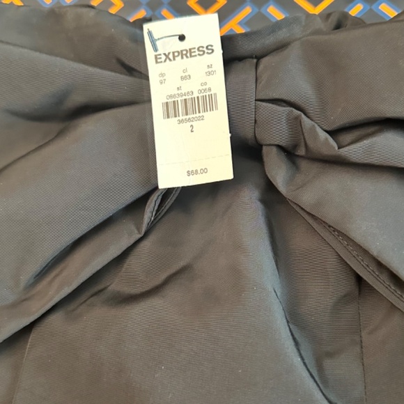 NWT - EXPRESS Black Strapless Bow Accent Top - Picture 3 of 3